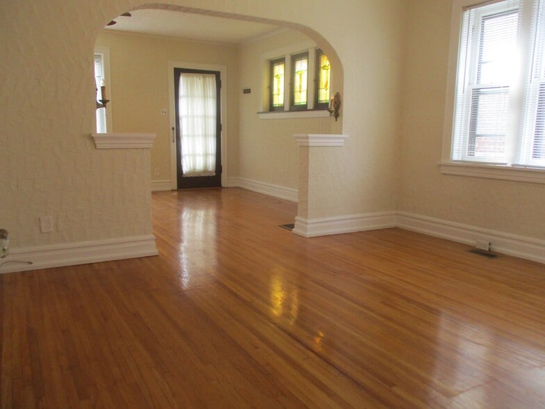 Building Photo - 1079 Terrace Dr