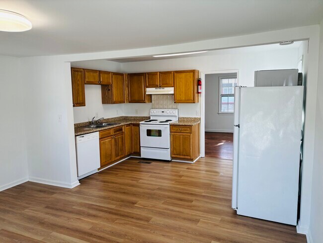 Building Photo - 1312 E 60th St