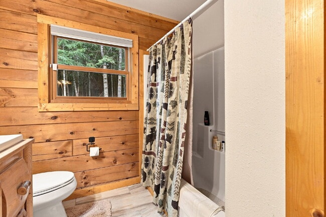 Building Photo - 3-Story, 5 bedroom, 3 bathroom in Harrison