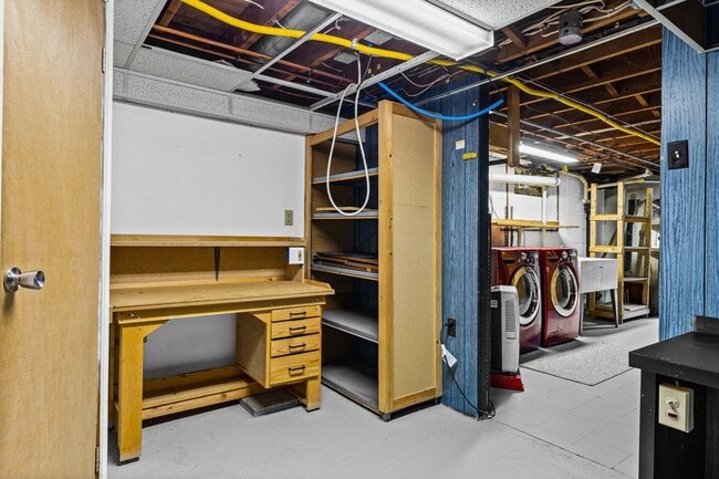 Building Photo - 130 Brooklawn Dr