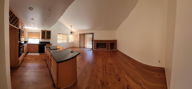 Building Photo - 11322 Redbud Ct