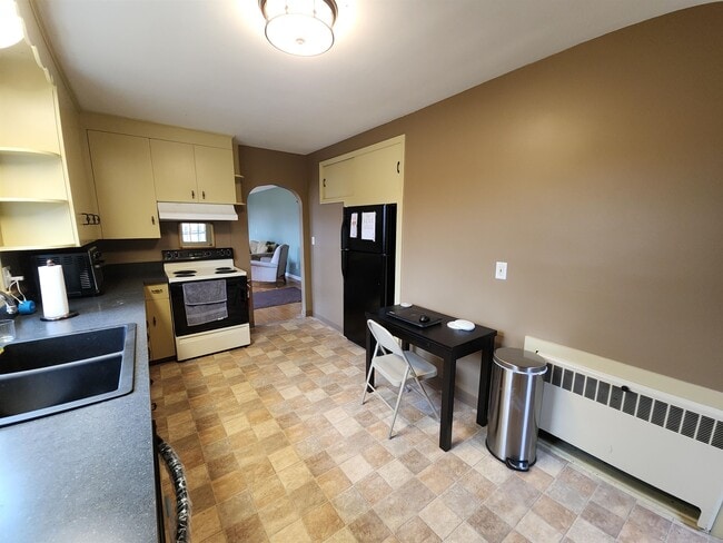 Building Photo - 907 W Swanzey Rd