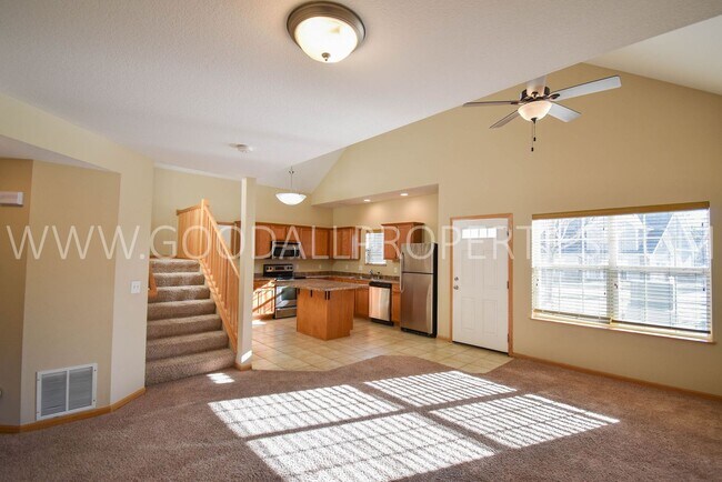Building Photo - 1.5 Story 3-Bedroom Townhome with First-Fl...