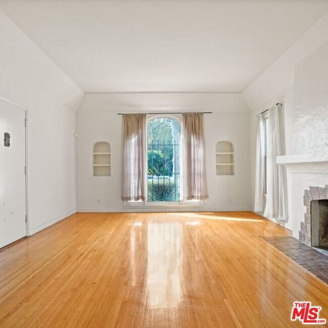 Building Photo - 1240 S Crescent Heights Blvd