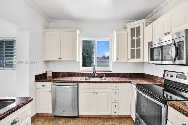 Building Photo - 5801 SW 20th St