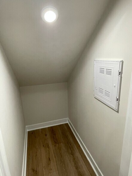 Building Photo - 2356 Elowen Ln