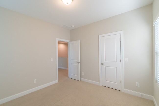 Building Photo - Spacious & Elegant 4 Bedroom Home in Fort ...