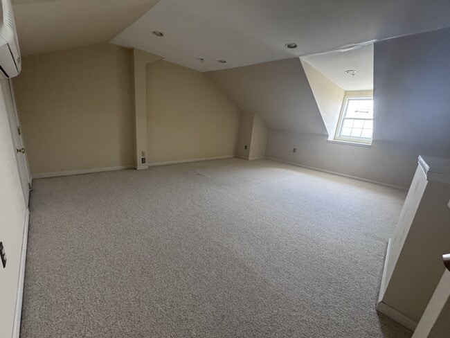 Building Photo - 654 Fawn Cir