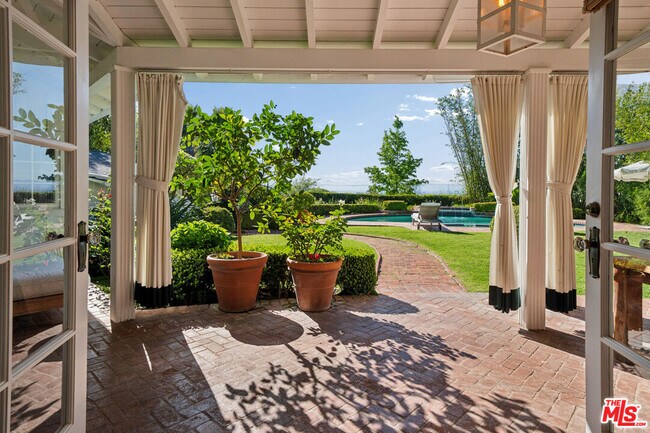 Building Photo - 8050 Mulholland Dr