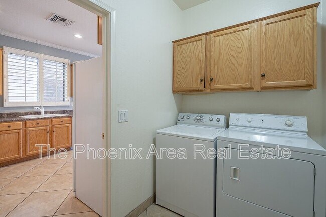 Building Photo - 110 W Cardinal Way