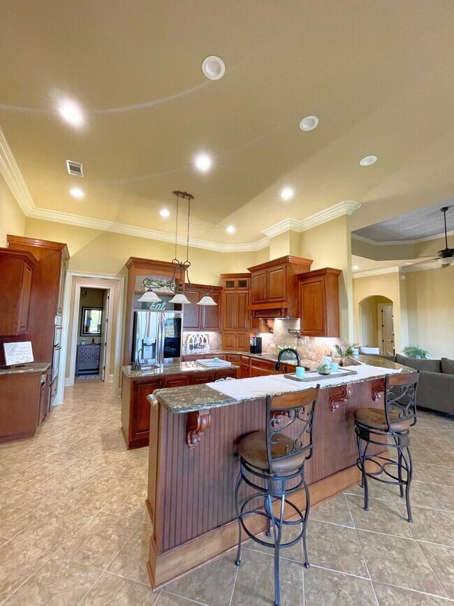 Building Photo - Luxury 3BR/3.5BA + Office in Winding River...