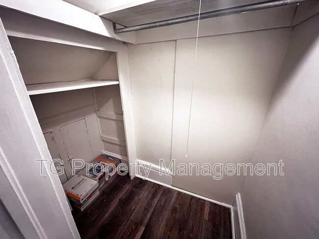 Building Photo - 2561 Rosselle St