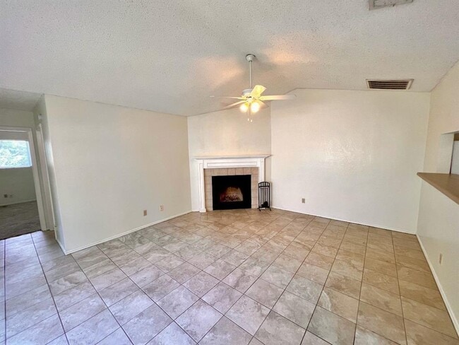 Building Photo - 367 Fantail Loop