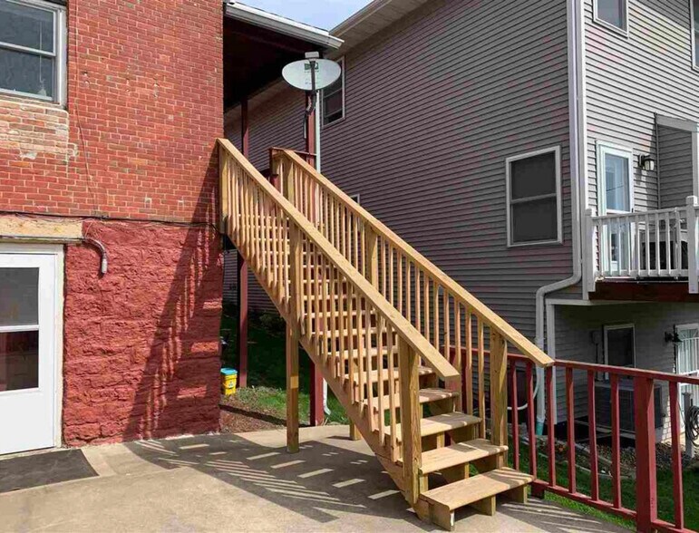 Building Photo - 610 Fenelon Pl