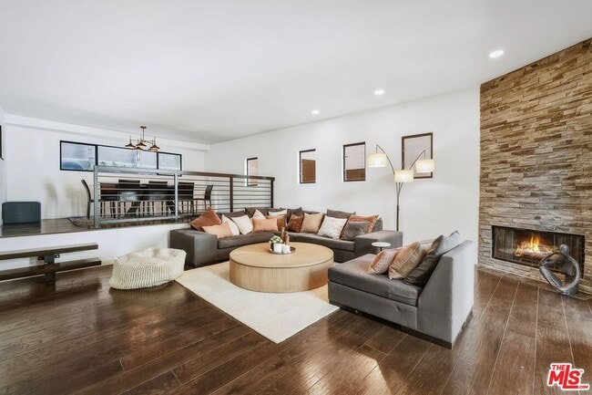 Building Photo - 3601 Dixie Canyon Pl