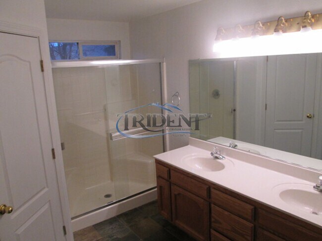 Building Photo - Beautiful Yuba City home on a large lot