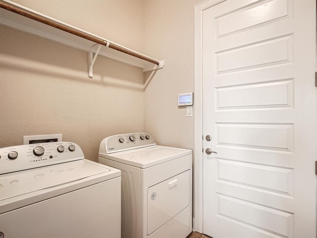 Building Photo - 1220 Highland Ridge Rd