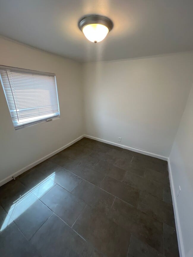 Building Photo - Cute Casita Style Living in historic Albuquerque 1 Bedroom 1 Bath.