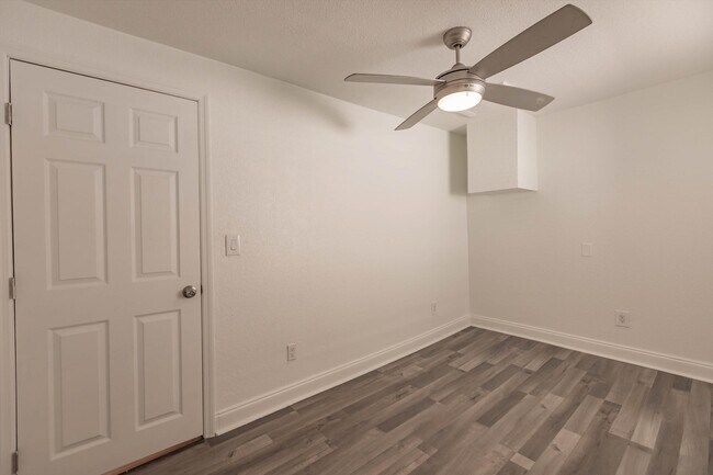 Building Photo - 808 N Palmway