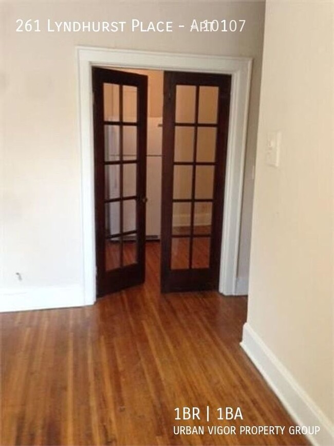 Building Photo - 261 Lyndhurst Pl