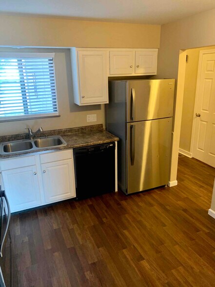 Building Photo - 2755 Pin Oak Dr