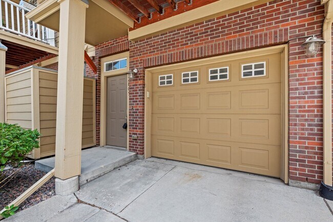 Building Photo - Comfortable Broomfield Townhome Close to Shopping & Trails