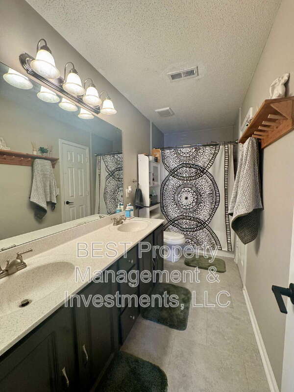 Building Photo - 8130 Kings Creek Dr