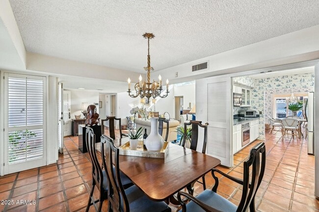 Building Photo - 8733 E Vía De Viva