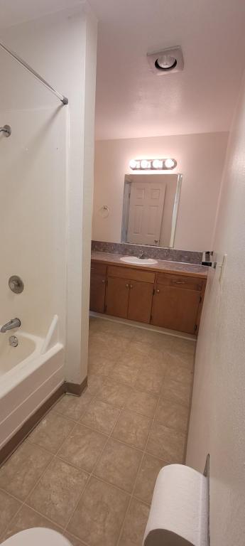 Building Photo - 1430 Salishan St SE