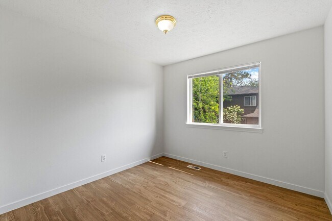 Building Photo - 3408 E 48th Ct
