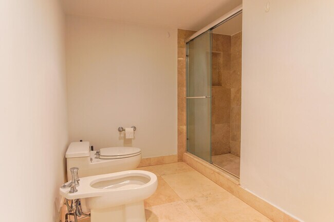 Building Photo - 251 Crandon Blvd