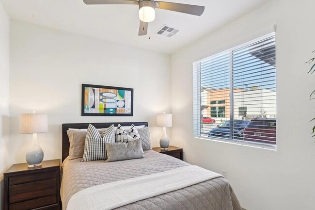 Building Photo - 1161 E O'Neil Dr