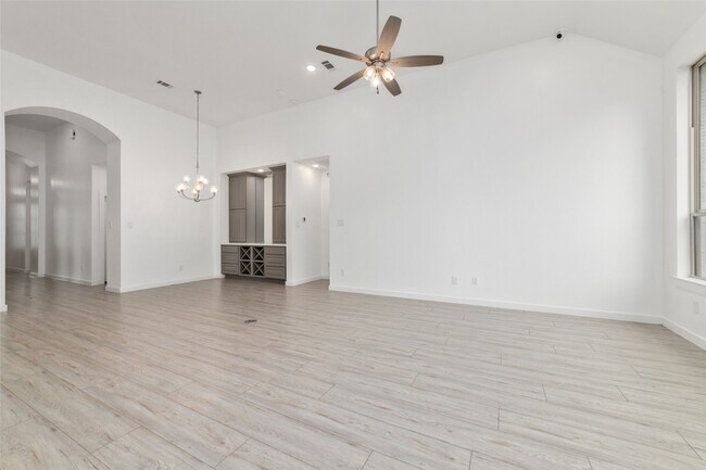 Building Photo - 7315 Camden Crestwood Way