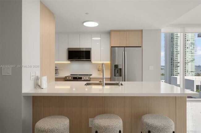 Building Photo - 600 NE 27th St