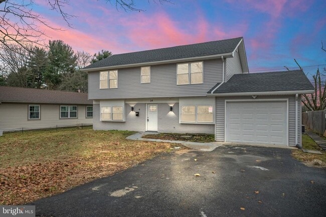 Primary Photo - 34 Hinsdale Ln
