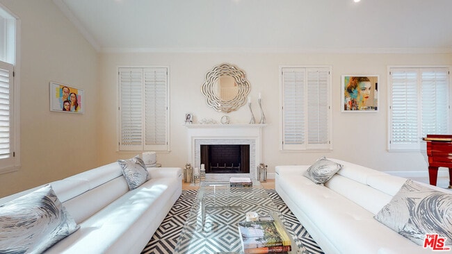 Building Photo - 4950 Densmore Ave