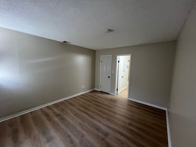 Building Photo - 2 Bed 2 Bath Condo