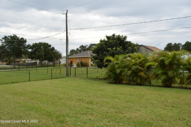 Building Photo - 1328 Hazel St NW