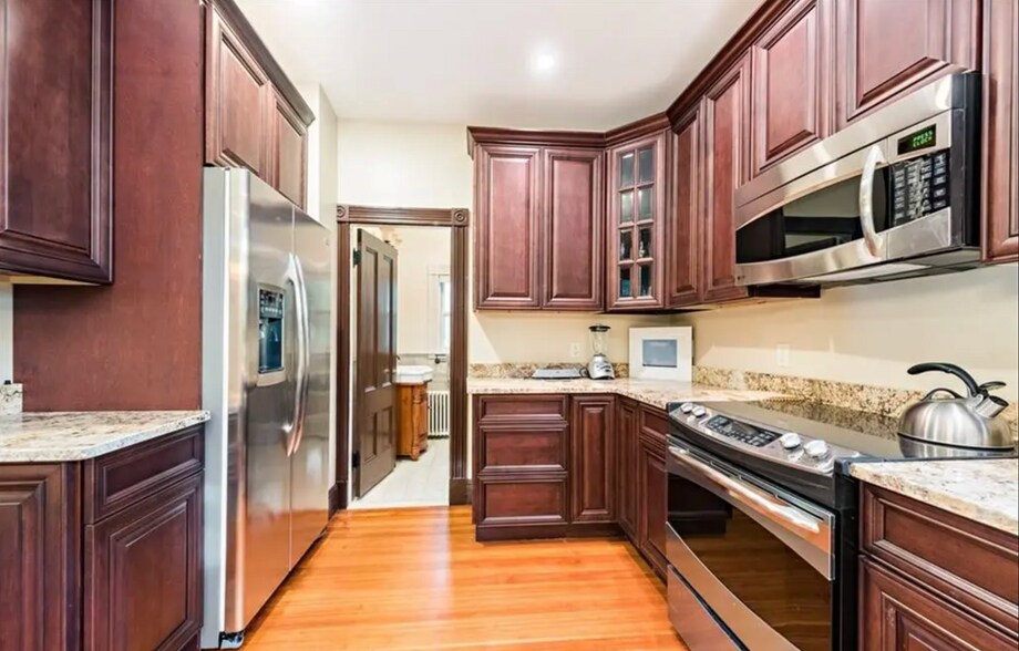 Building Photo - 17 Lincoln St