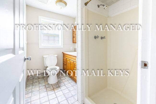 Building Photo - 1109 N Winstead Ave