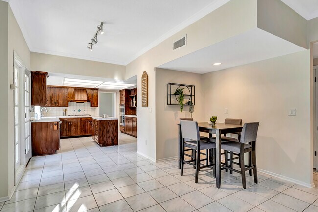 Building Photo - 30428 Penrod Dr