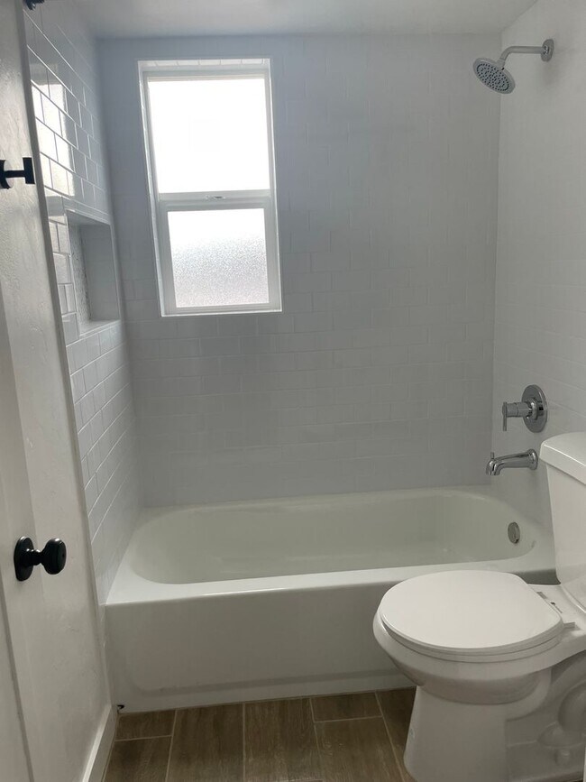 Building Photo - Remodeled Hidden Gem! Coming Soon!