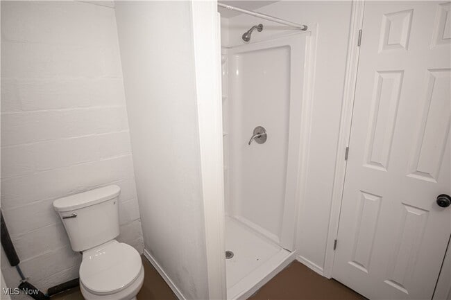 Building Photo - 483 Bank St