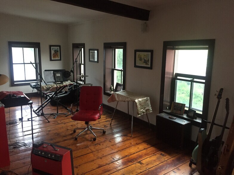 Building Photo - 12 Front St