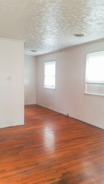 Building Photo - 2303 Maclin Cir