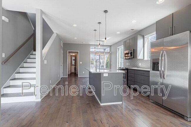 Building Photo - 2729 Charlotte St