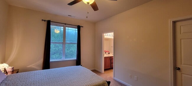Building Photo - 828 Carpenter Glenn Dr