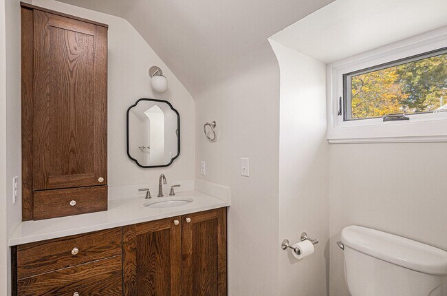 Building Photo - Beautifully Remodeled Home in Cherry Creek