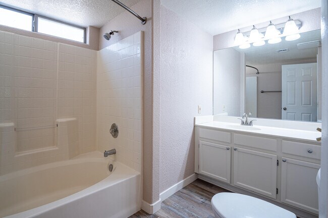 Building Photo - 448 Tava Ln