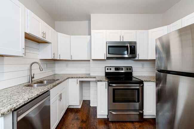 Building Photo - 3 Bedroom House Off Eastern Parkway